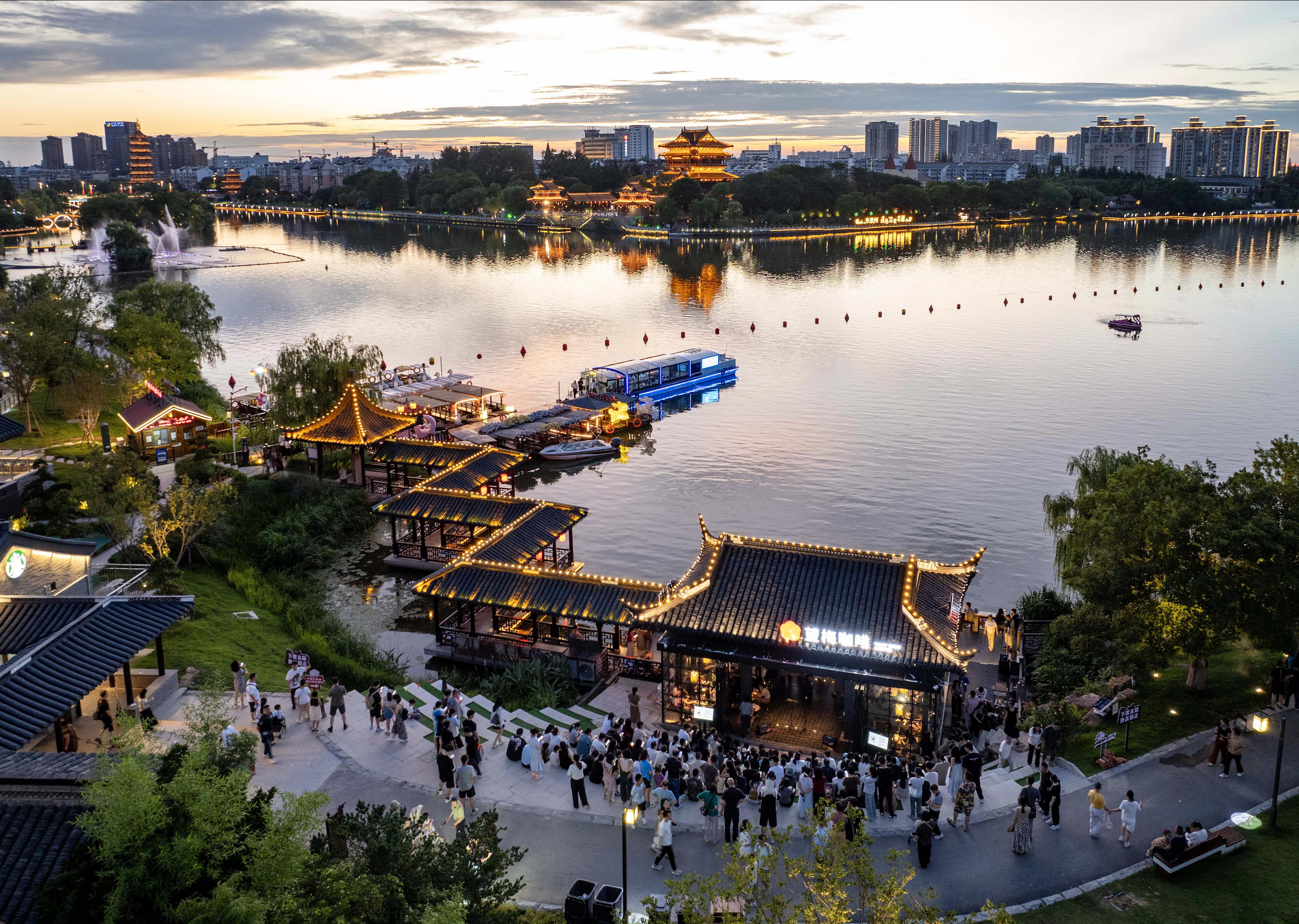 当天, 此外, 玩边近距离