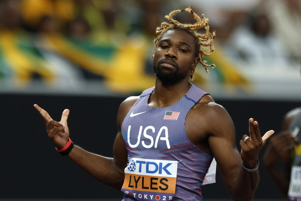 冲过终点线, 新华社记者