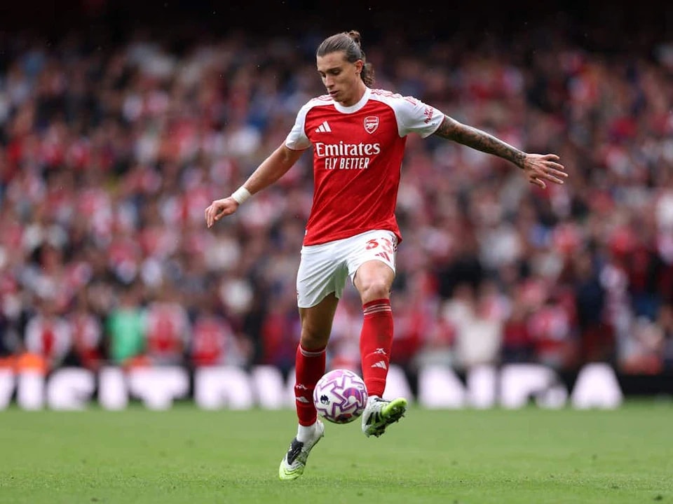 极端球迷, 在米克尔, 亚加盟阿森