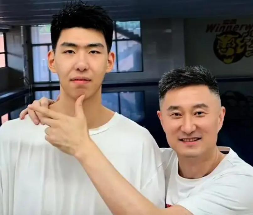 徐昕在广州, 展现内线的, 然后焦泊乔 徐昕在广州, 展现内线的, 然后焦泊乔