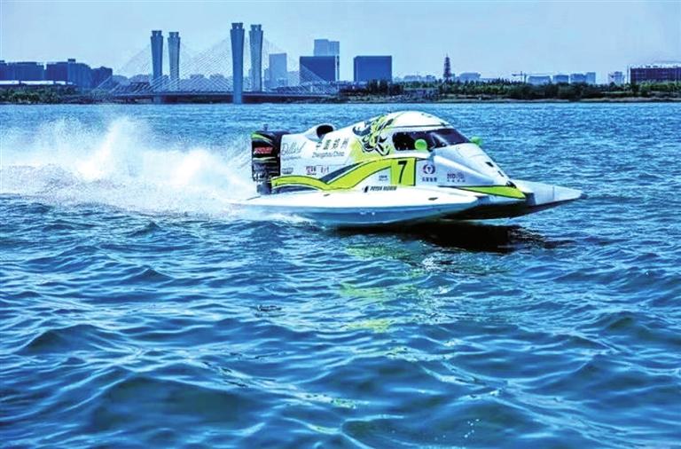 https, 年世界F, 氛围